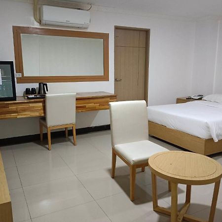 Punta Clark Hotel Clark Field Kültér fotó