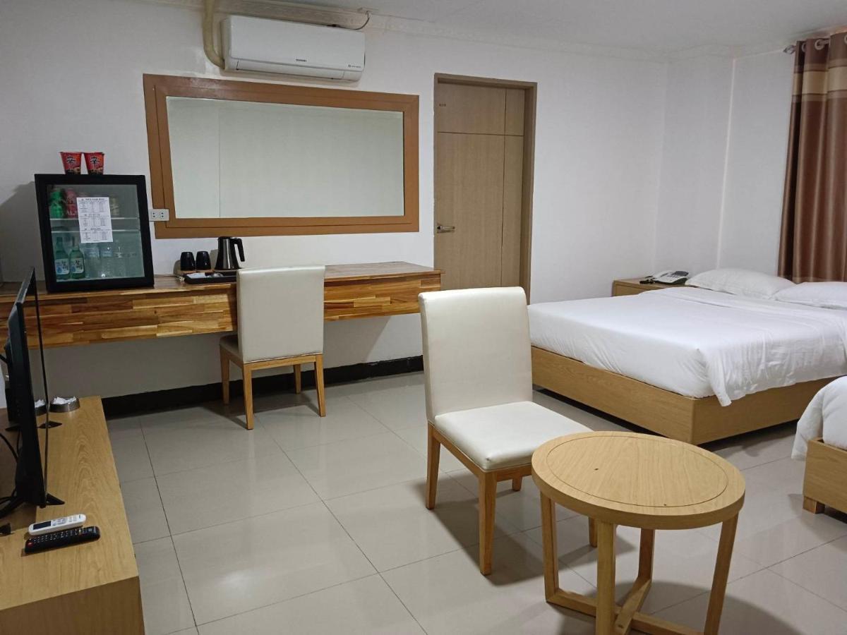 Punta Clark Hotel Clark Field Kültér fotó