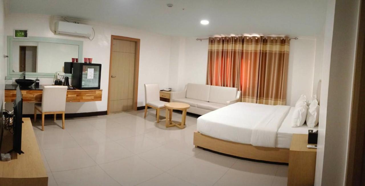 Punta Clark Hotel Clark Field Kültér fotó